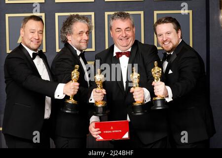 28. März 2022, Los Angeles, CA, USA: LOS ANGELES - 27. MÄRZ: Brian Connor, Paul Lambert, Gerd Nefzer, Tristan Myles bei den Academy Awards 94. im Dolby Theater am 27. März 2022 in Los Angeles, CA (Bildquelle: © Kay Blake/ZUMA Press Wire) Stockfoto