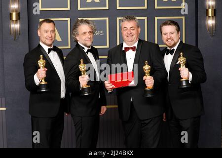 28. März 2022, Los Angeles, CA, USA: LOS ANGELES - 27. MÄRZ: Brian Connor, Paul Lambert, Gerd Nefzer, Tristan Myles bei den Academy Awards 94. im Dolby Theater am 27. März 2022 in Los Angeles, CA (Bildquelle: © Kay Blake/ZUMA Press Wire) Stockfoto