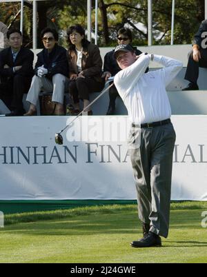 25. Nov 2004-Seogwipo, Südkorea-Joe Ogilvie spielt Fahrer, der am 25. Nov 2004 in Südkorea bei einer PGA TOUR Championship 1 Round First T auf Jeju Island angeschossen wurde. Stockfoto