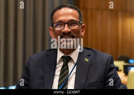 New York, USA. 29. März 2022. Brian Wallace, Ständiger Vertreter Jamaikas, nimmt an Equiano Teil.Stories - Präsident der Sonderveranstaltung der Generalversammlung zum Internationalen Tag des Gedenkens an die Opfer der Sklaverei und des Transatlantischen Sklavenhandels am 29. März 2022 in der Kammer des Treuhandrats des Hauptquartiers der Vereinten Nationen in New York. (Foto von Lev Radin/Sipa USA) Quelle: SIPA USA/Alamy Live News Stockfoto