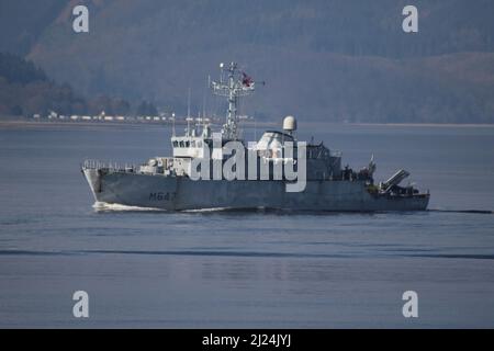 FS L'Aigle (M647), ein Minenjäger der Eridan-Klasse (Tripartite), der von der französischen Marine betrieben wird und an Gourock am Firth of Clyde vorbeiführt. Das Schiff befand sich nach einem Hafenbesuch in der Stadt Glasgow auf ihrer Rückreise. Stockfoto