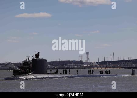 Wilmington, DE, USA. 29. März 2022. Das U-Boot der Virginia-Klasse USS Delaware kommt am Dienstag, den 29. März 2022, im Hafen von Wilmington in Wilmington, DE, an. (Bild: © Saquan Stimpson/ZUMA Press Wire) Stockfoto