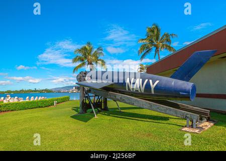 Pearl Harbor, Honolulu, Oahu, Hawaii, Vereinigte Staaten - August 2016: SSM N-8 Regulus 1 nukleare Cruise Rakete des Kalten Krieges 1950s-1960s. Befindet sich in Stockfoto