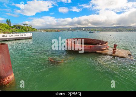 HONOLULU, OAHU, HAWAII, USA - 21. AUGUST 2016: Das Denkmal zu Ehren des Schiffswracks der USS Arizona BB-39. Sank am 7. Dezember 1941 während der Stockfoto