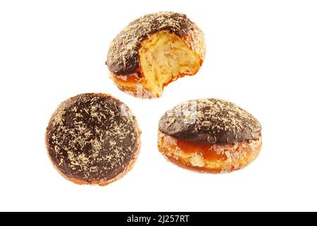 Schokolade Kokosnuss Brioche Donuts in verschiedenen Winkeln mit Schokolade Zuckerguss Stockfoto