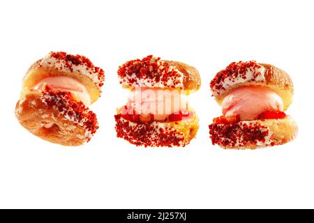 Eis-Sandwich mit Donut-Eis und Erdbeergeschmack. Stockfoto