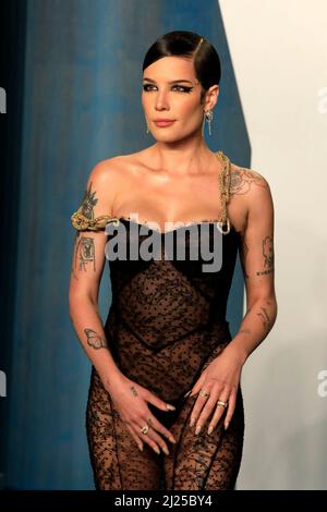 Beverly Hills, Kalifornien. 27. März 2022. Halsey bei der After-Party für Vanity Fair Oscar Party - Arrivals 3, Wallis Annenberg Center for the Performing Arts, Beverly Hills, CA 27. März 2022. Kredit: Priscilla Grant/Everett Collection/Alamy Live Nachrichten Stockfoto