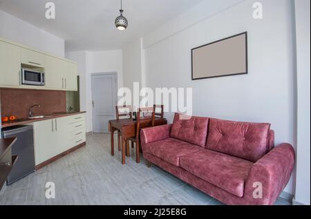 Wohnzimmer Wohnbereich in Luxus Apartment zeigen Home Übersicht interior design Einrichtung Einrichtung mit offener Küche Stockfoto