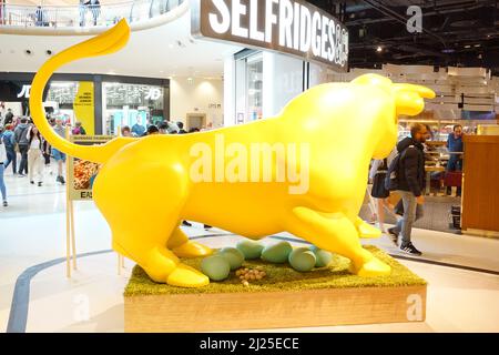 Umarbeitung des Jelly Belly Bull im Selfridges-Geschäft im Einkaufszentrum Birmingham Bullring Stockfoto