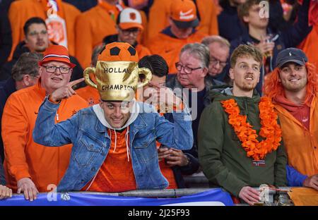Amsterdam, Niederlande. 29. März 2022. NL-Fans im Freundschaftsspiel NIEDERLANDE - DEUTSCHLAND 1-1 Vorbereitung auf die WM 2022 in Katar, Saison 2021/2022, am 29. März 2022 in Amsterdam, Niederlande. © Peter Schatz / Alamy Live News Credit: Peter Schatz/Alamy Live News Stockfoto