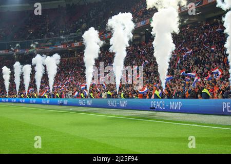 Amsterdam, Niederlande. 29. März 2022. NL-Fans im Freundschaftsspiel NIEDERLANDE - DEUTSCHLAND 1-1 Vorbereitung auf die WM 2022 in Katar, Saison 2021/2022, am 29. März 2022 in Amsterdam, Niederlande. © Peter Schatz / Alamy Live News Credit: Peter Schatz/Alamy Live News Stockfoto