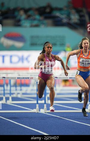 Alaysha Johnson nimmt an den Hallenweltmeisterschaften in Belgrad 2022 in den 60m Hürden Teil. Stockfoto