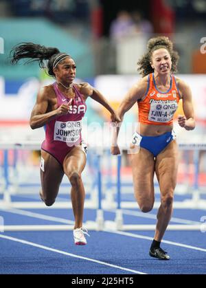 Alaysha Johnson nimmt an den Hallenweltmeisterschaften in Belgrad 2022 in den 60m Hürden Teil. Stockfoto