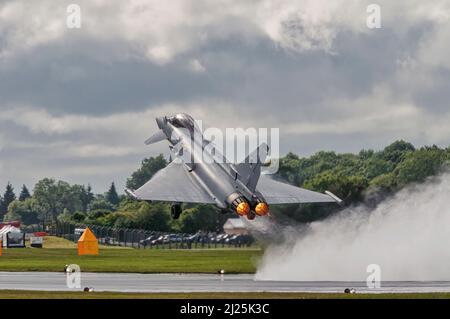 RAF Typhoon Jet beim Start Stockfoto