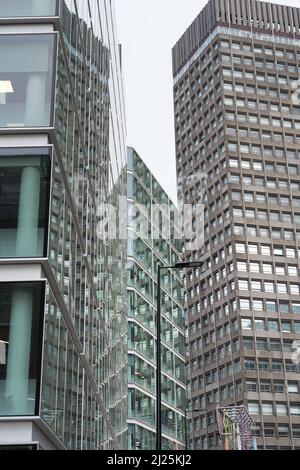 Portland House ist ein Wolkenkratzer in Westminster, London. Sie ist 101 Meter hoch und hat 29 Etagen Stockfoto