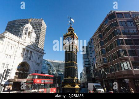 Little Ben ist ein Miniaturuhrturm aus Gusseisen, Vauxhall Bridge Road und Victoria Street, in Westminster, im Zentrum von London, in der Nähe des Bahnhofs Victoria Stockfoto