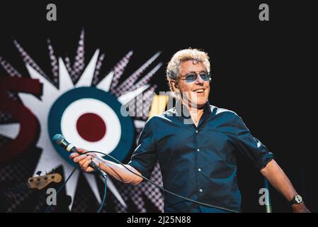 ITALIEN, BOLOGNA, UNIPOL ARENA 2016: Roger Daltrey, Sänger der britischen Rockband „The Who“, tritt live auf der Bühne für die „Back to the Who“ Europatour auf Stockfoto