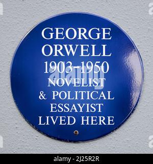 London, Großbritannien. Gedenktafel: 'George Orwell 1903-1950 Romancier und politischer Essayist lebten hier', 22 Portobello Road, Notting Hill Stockfoto