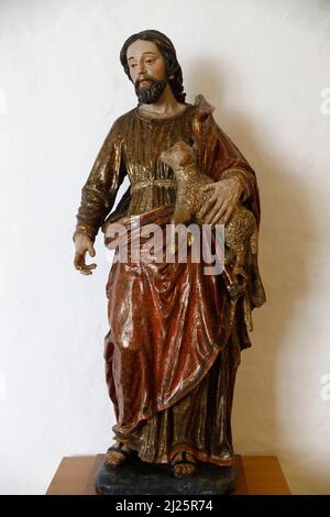 Fray Pedro Gocial Museum im Kloster von San Francisco, Quito, Ecuador. Gute Hirtenstatue (17.. Jahrhundert, anonym) Stockfoto