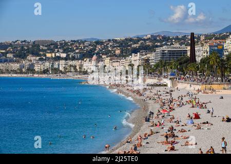 Nizza, Frankreich. Oktober 2019. Geschäftige Strände in Nizza. Quelle: Vuk Valcic/Alamy Stockfoto