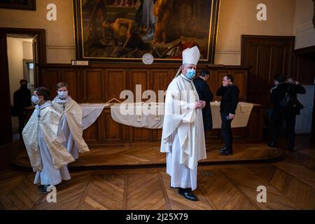 Installation des römisch-katholischen Bischofs Mgr. Luc Crepy in der Kathedrale Saint Louis, Versailles, Frankreich 04.11.2021In der Sakristei Stockfoto