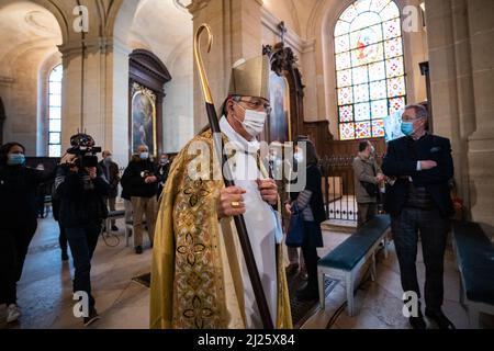 Installation des römisch-katholischen Bischofs Mgr. Luc Crepy in der Kathedrale von Saint Louis, Versailles, Frankreich 04.11.2021Entry Prozession Stockfoto