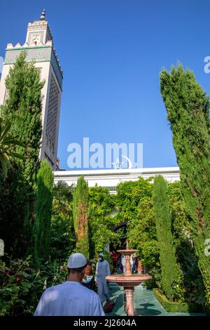 Eid Urlaub im Garten der großen Pariser Moschee, Frankreich Stockfoto