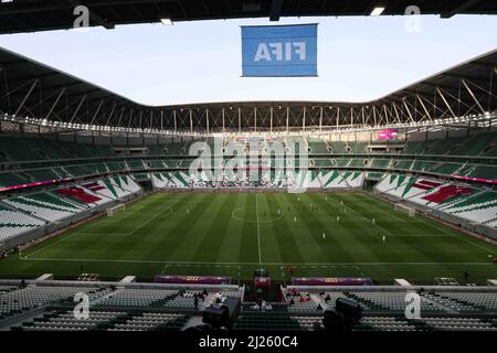29. März 2022, Katar, Doha: Blick auf das Education City Stadium im Stadtteil Al Rayyan während eines FIFA-Freundschaftsspiel zwischen Kroatien und Bulgarien. Doha wird am 31. März den FIFA-Kongress und am 1. April die Auslosung der WM 2022 in Katar ausrichten. Foto: Christian Charisius/dpa Stockfoto