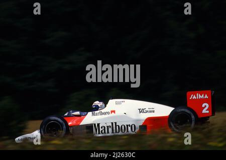 Alain Prost (FRA) McLaren MP4/2B Tag Porsche 1. Position Stockfoto