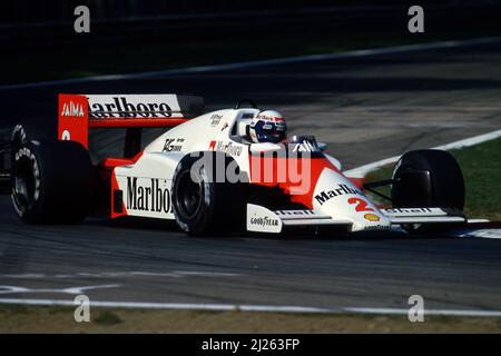 Alain Prost (FRA) McLaren MP4/2B Tag Porsche 1. Position Stockfoto