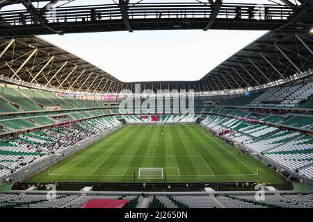 Doha, Katar. 29. März 2022. Blick auf das Education City Stadium im Stadtteil Al Rayyan während eines FIFA-Freundschaftsspiel zwischen Kroatien und Bulgarien. Doha wird am 31. März den FIFA-Kongress und am 1. April die Auslosung der WM 2022 in Katar ausrichten. Quelle: Christian Charisius/dpa/Alamy Live News Stockfoto
