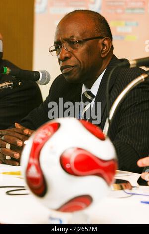 Sep 8, 2007-Seoul, Südkorea-Soccer Executive Jack Warner, Präsident von CONCACAF und Vizepräsident der FIFA, nimmt an einer Pressekonferenz in einem Hotel in Seoul Teil, in diesem Filebild, das am 8. September 2007 aufgenommen wurde. Die FIFA wird eine Untersuchung wegen eines möglichen Verstoßes gegen ihren Ethikkodex durch den Präsidentschaftskandidaten Mohamed bin Hammam und das Vorstandsmitglied Jack Warner einleiten, berichtete Reuters am 25. Mai 2011. Stockfoto