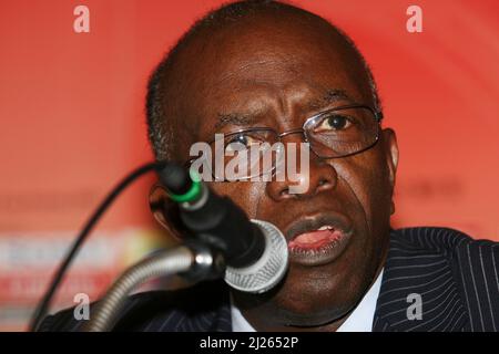 Sep 8, 2007-Seoul, Südkorea-Soccer Executive Jack Warner, Präsident von CONCACAF und Vizepräsident der FIFA, nimmt an einer Pressekonferenz in einem Hotel in Seoul Teil, in diesem Filebild, das am 8. September 2007 aufgenommen wurde. Die FIFA wird eine Untersuchung wegen eines möglichen Verstoßes gegen ihren Ethikkodex durch den Präsidentschaftskandidaten Mohamed bin Hammam und das Vorstandsmitglied Jack Warner einleiten, berichtete Reuters am 25. Mai 2011. Stockfoto