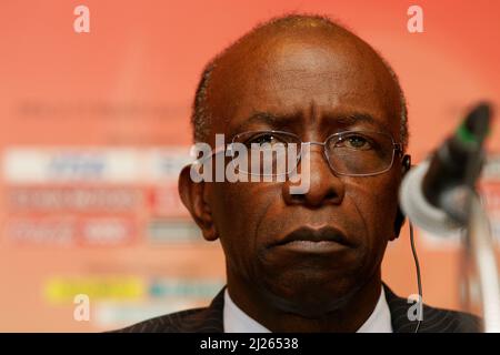 Sep 8, 2007-Seoul, Südkorea-Soccer Executive Jack Warner, Präsident von CONCACAF und Vizepräsident der FIFA, nimmt an einer Pressekonferenz in einem Hotel in Seoul Teil, in diesem Filebild, das am 8. September 2007 aufgenommen wurde. Die FIFA wird eine Untersuchung wegen eines möglichen Verstoßes gegen ihren Ethikkodex durch den Präsidentschaftskandidaten Mohamed bin Hammam und das Vorstandsmitglied Jack Warner einleiten, berichtete Reuters am 25. Mai 2011. Stockfoto