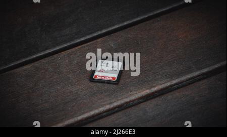 Eine SanDisk SD-Karte (32GB) – Speicherkarte für Kamera Stockfoto