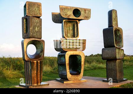 Skulptur „Familie des Menschen“ von Barbara Hepworth, Snape Maltings, Suffolk, England. Stockfoto