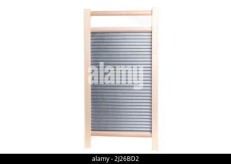 Wellpappe zum Waschen von Kleidung auf weißem Hintergrund Stockfoto