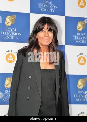 TV-Moderatorin Claudia Winkleman bei der Ankunft für die Royal Television Society Program Awards im Grosvenor House in Mayfair, London, Großbritannien Stockfoto