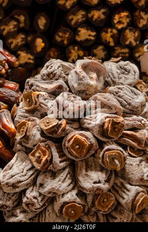 Getrocknete Diospyros Kaki, die orientalische Persimmon, Chinesisch, Japanisch oder Kaki persimmon, ist die am häufigsten kultivierte Art der Gattung Diospyros. Verkauf Stockfoto