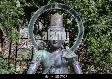 Statue Bodhisattva Jizô-Bosatsu Im Japanischen Garten Im Artis Zoo Amsterdam Niederlande 28-3-2022 Stockfoto