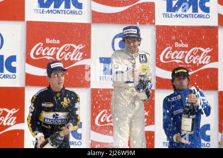 Ayrton Senna (BRA) Lotus 2. Position Nelson Piquet (BRA) Williams 1. Position Jacques Laffite (FRA) Ligier 3. Position feiert auf dem Podium Stockfoto