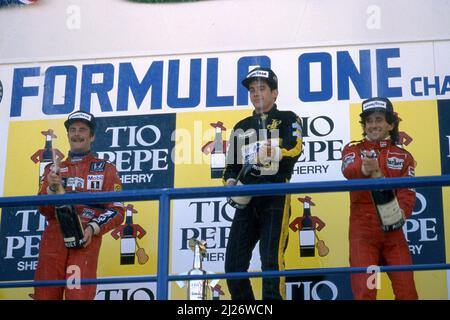 Nigel Mansell (GBR) Williams 2.. Platz Ayrton Senna da Silva (BRA) Lotus 1.. Platz Alain Prost (FRA) McLaren 3.. Platz feiert das Podium Stockfoto