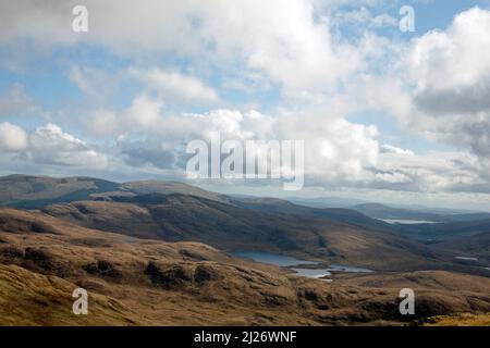 Loch Neldricken vom Gipfel des Benyellary aus gesehen auf dem Weg zum Gipfel des Merrick Dumfries und Galloway Scotland Stockfoto