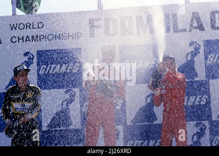 Ayrton Senna da Silva (BRA) Lotus 2. Position Nigel Mansell (GBR) Williams 1. Position Stefan Johansson (SWE) Ferrari 3. Position feiert Podium Stockfoto