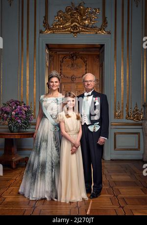 HRH die Kronprinzessin Victoria, HM der König; König Carl XVI Gustaf, HRH Prinzessin Estelle Foto: Thron Ullberg / Königliches Gericht von Schweden / Handout / Code 10501 ** PFLICHTBYLINE: Thron Ullberg / Königliches Gericht von Schweden ** ** nur für redaktionelle Verwendung. Dieses Bild stammt aus einer externen Quelle und wird in seiner ursprünglichen Form als Service an unsere Abonnenten vertrieben ** Stockfoto