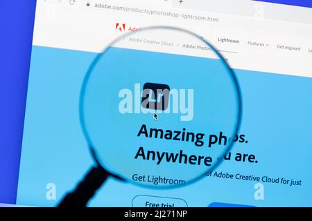 Ostersund, Schweden - 10. Februar 2022: Adobe Lightroom Website. Adobe Lightroom ist eine Software zur kreativen Bildorganisation und Bildbearbeitung, die entwickelt wurde Stockfoto