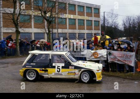 Carlos Sainz (ESP) Antonio Boto (ESP) Renault Maxi 5 Turbo GRB 2. Position Stockfoto