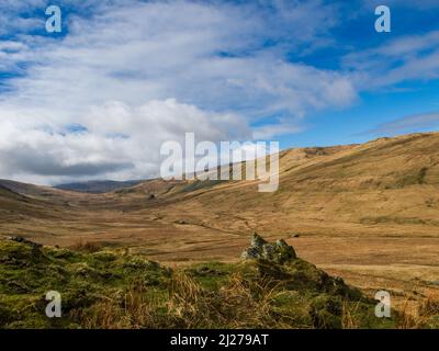 Blick in das obere Tal des Mosedale Beck von der Piste zum Wet Sleddale im östlichen Cumbria Stockfoto