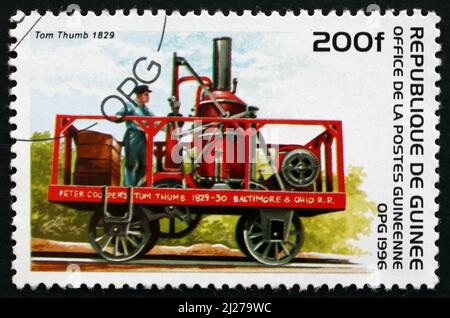 GUINEA - UM 1996: Eine in Guinea gedruckte Marke zeigt Tom Thumb, 1829, Lokomotive, um 1996 Stockfoto