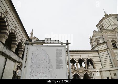 Mailand, Italien. 30. März 2022. Mailand, Italien der Krematorium-Tempel des Monumentalen Friedhofs wird im Rahmen der Mailänder Kunstwoche 2022 das Projekt 'Ninna Nanna' von Maurizio Cattelan vorstellen, eine Ausstellung des Werkes Lullaby (1994). PAC-Schutt in Plastiktüten auf zwei Paletten auf dem Foto: Monumentaler Friedhof Credit: Independent Photo Agency/Alamy Live News Stockfoto